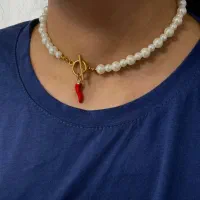گردنبند مروارید با قفل تی رنگ ثابت و اویز فلفل