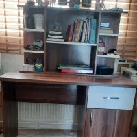 میز تحریر به همراه کتابخانه آپادانا