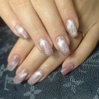 خدمات و آموزش کاشت ناخن