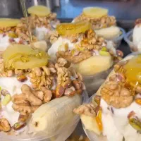 کارگر آبمیوه و بستنی