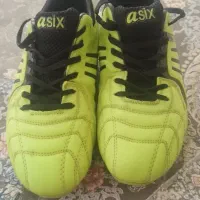 کفش فوتبال.