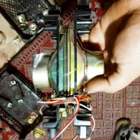 تعدادی بلندگو تلویزیون کابل تلویزیون