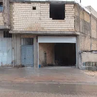 یک باب مغازه و طبقه بالا به فروش می‌رسد