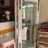 بوفه و زیر تلویزیون