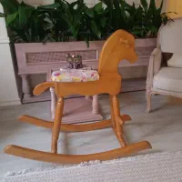 اسب چوبی کودک (راکر)