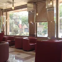 کافی شاپ و نگهبان شیفت شب