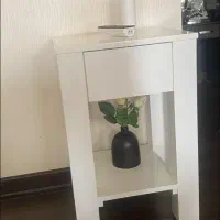 میز و پرده و قاب عکس