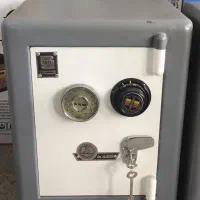 گاوصندوق کاوه مدل150kk(ارتفاع 52 عرض 40 وزن 130kg)