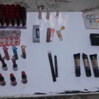 یک سری لوازم آرایشی