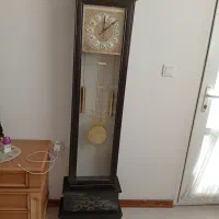 ساعت ایستاده سالم وتمیز