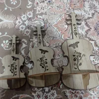 سه عدد گیتار جا مجسمه