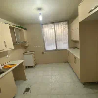 مستوفی،۱۳۲متر۳خواب (همکف)حیاط در اختیار