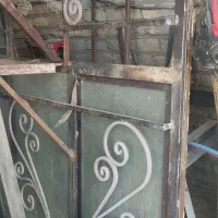 درب و پنجره آهنی