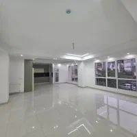 ۱۳۵ متری سه خواب نوساز دو قدم تا استخر