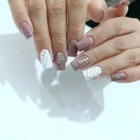 تخفیف کاشت ناخن به مدت محدود