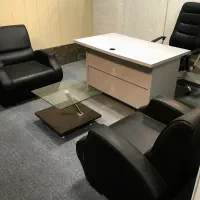 لوازم اداری (میز و صندلی و ویترین و موکت و یخچال )