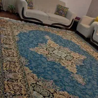 یک تخته فرش ۱۲ متری و دو قالیچه