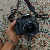 دوربین کنون D700