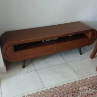 میز زیر تلویزیون