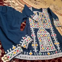 دو دست لباس در حد نو فروشی برا 3تا 5 سال