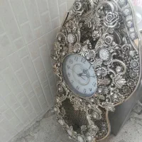 ساعت همراه با سه مجسمه گربه ساع