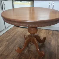 میز گرد چوبی کلاسیک، اصیل و خوش‌ساخت