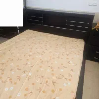 تخت خواب دو نفره و میز تلویزیون
