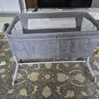 تخت و گهواره کنار مادر