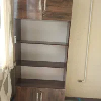 کتابخانه دارای دو کمد