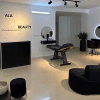 نیروی خدماتی در سالن زیبایی