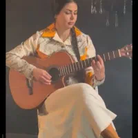 تدریس گیتار ، گیتار الکتریک ، سلفژ وصداسازی و آواز