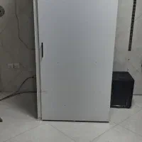 اتاق پروو  دارای آینه و روشنایی