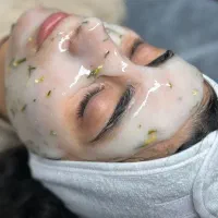 پاکسازی با دستگاه به روش مدرن/ میکاپ
