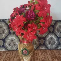 گلدان با گل مصنوعی