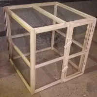 قفس چوبی.