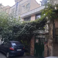 دولت قلهک ۸۵ متر بر ۸/۵باسه طبقه بنا مستقل دوکله