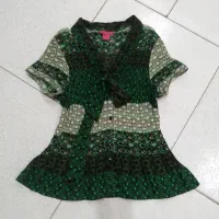 تعداد زیادی لباس زنانه و بچه گانه و مردونه