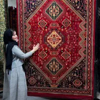 فرش افشاری با زمینه لاکی ۷۰۰شانه  ۱۲و۹و۶ متری