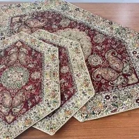یک عدد فرش ۴ متری و یک عدد رومیزی
