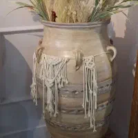 وسایل منزل ،دکوری ،گلدان پتینه بزرگ. کنار سالنی