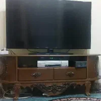 وسایل منزل میز تلویزیون و میز کامپیوتر و بالشت
