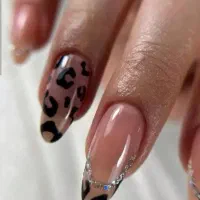 آموزش کاشت ناخن