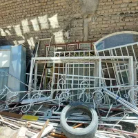 در پنجره اهنی