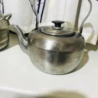 یک سماورروگازی ویک کتری بزرگ اصل کره سالم