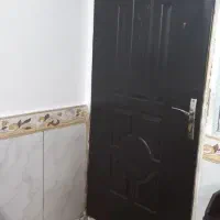 درب چوبی تمیز راست بازشو