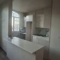 کابینت با بدنه و یراق آلات سالم به همراه سینک
