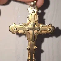 آویز گردنی طرح صلیب