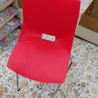 صندلی قرمز زیبا  حالت مدرن و کلاسیک کاملا سالم