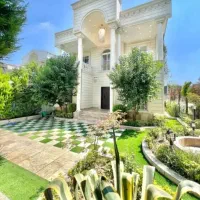 نظافتچی جهت کار نظافت در تمامی فازهای پردیس