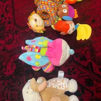 عروسک موزیکال و پادری اتاق